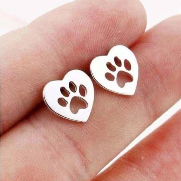 Jewelry - 💖5 items for $25 Sale!💖 Heart Shaped Paw Print Silver Stud Earrings